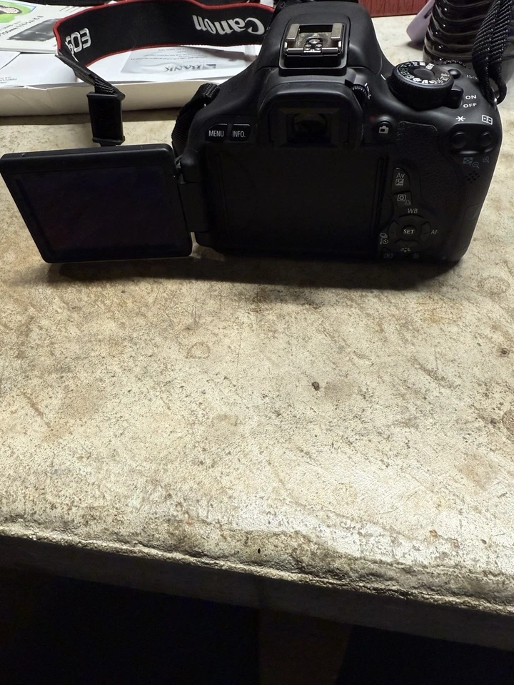 Canon Rebel T3i Eos 600d  - Image 2 of 4