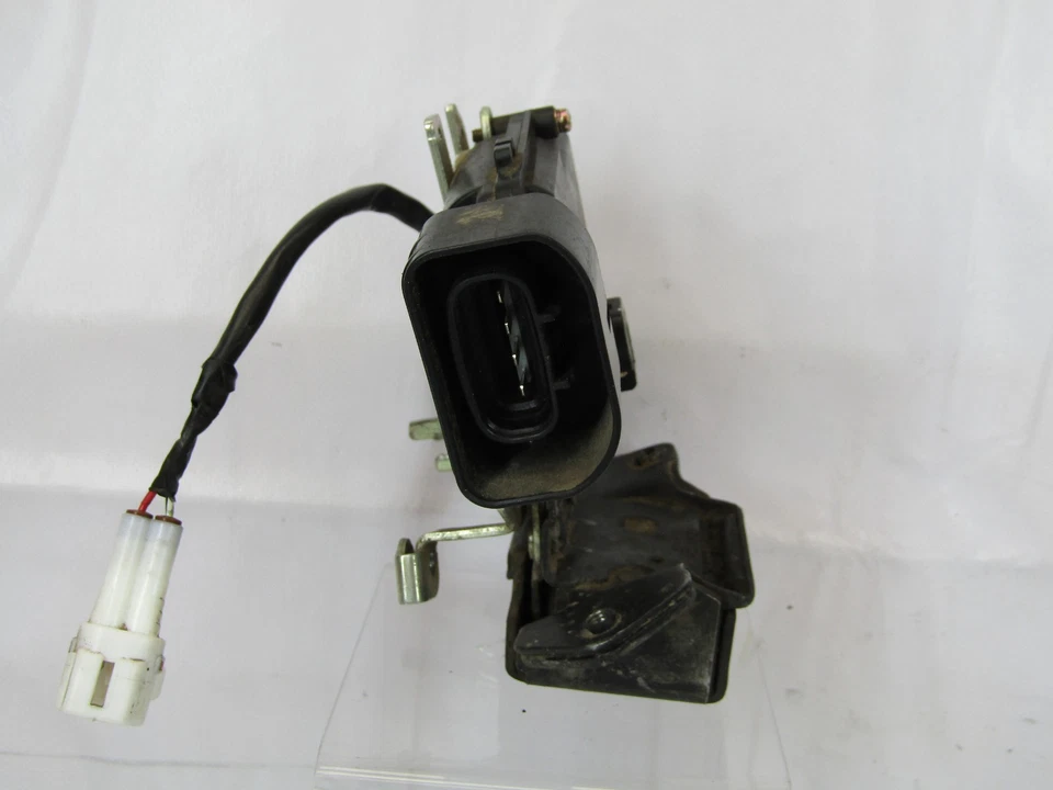 Toyota Sequoia 2001-2007 puerta levadiza trasera pestillo conjunto de bloqueo de liberación OEM Foto 2 de 4