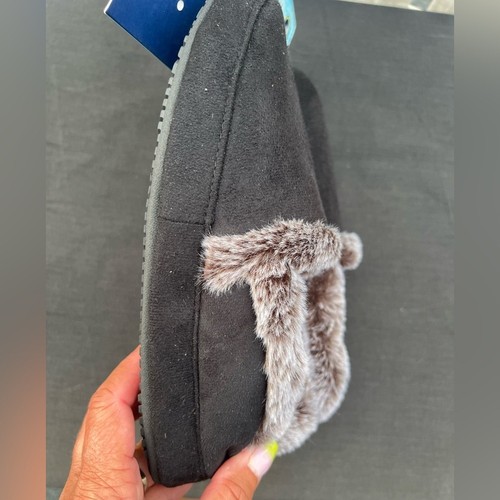 Isotoner Medium 6.5-7.5 Women Black & Gray Slippers Plush Faux Fur Lining New - Foto 10 di 13