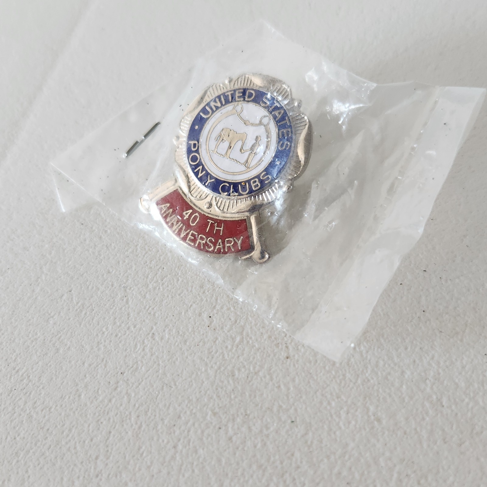 Spilla cappello bavero United States Pony Club 40° anniversario nuova USPC