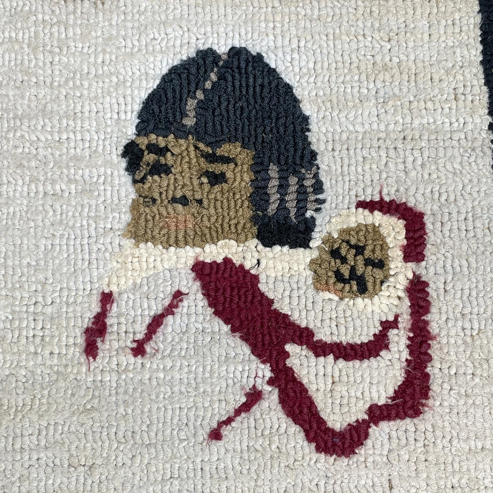 Alfombra antigua Grenfell Labrador Inuit Madre e Niño 8" cuadrada enganchada Foto 2 de 4