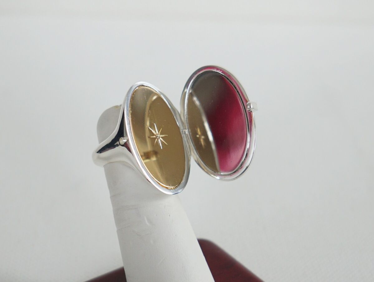 New RALPH LAUREN COLLECTION ENGINE-Turned LOCKET Classic New RALPH LAUREN COLLECTION ENGINE-Turned LOCKET Classic