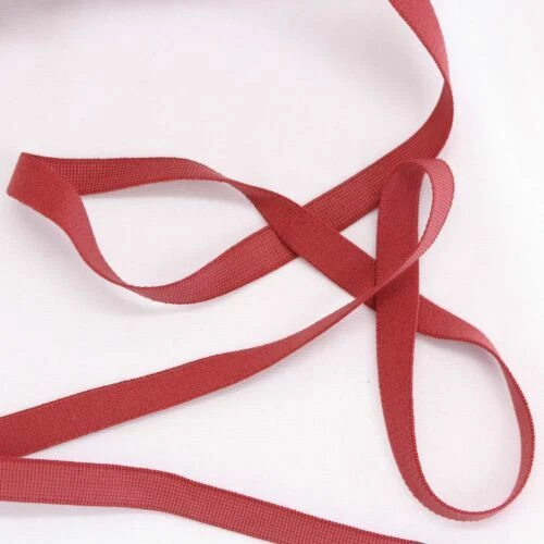 Passamanerie elastici rossi per l'hobby del cucito