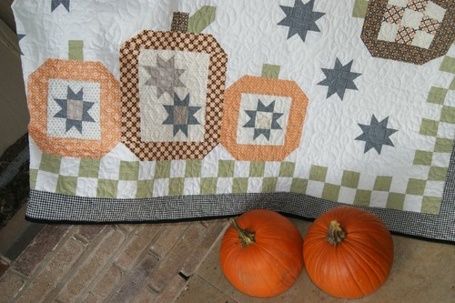 Moda PUMPKIN SQUARE LANE Quilt Kit ALL HALLOW'S EVE Fig Tree HALLOWEEN PUMPKINS - Picture 3 of 11