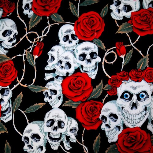 100% Cotton Fabric Large Skulls and Roses Thorns Halloween Floral 145cm Wide - Picture 2 of 3