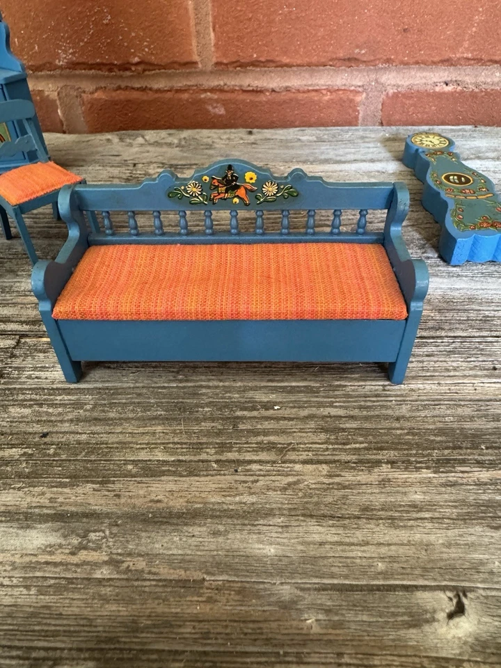 Mueble de esquina vintage para casa de muñecas Lundby, banco, sillas reloj granja Foto 3 de 4