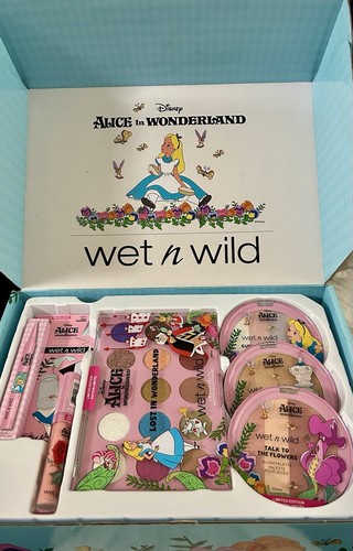 Wet N Wild Alice in Wonderland Limited Edition PR Box - Makeup Set with Brushes, - Imagen 2 de 3