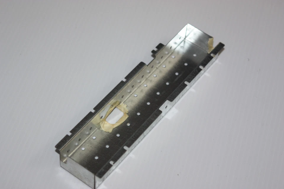 Estuche interno Estuche de metal Marco Carcasa para toma de corriente--Coby TF-TV1700 17" LCD TV Foto 3 de 3