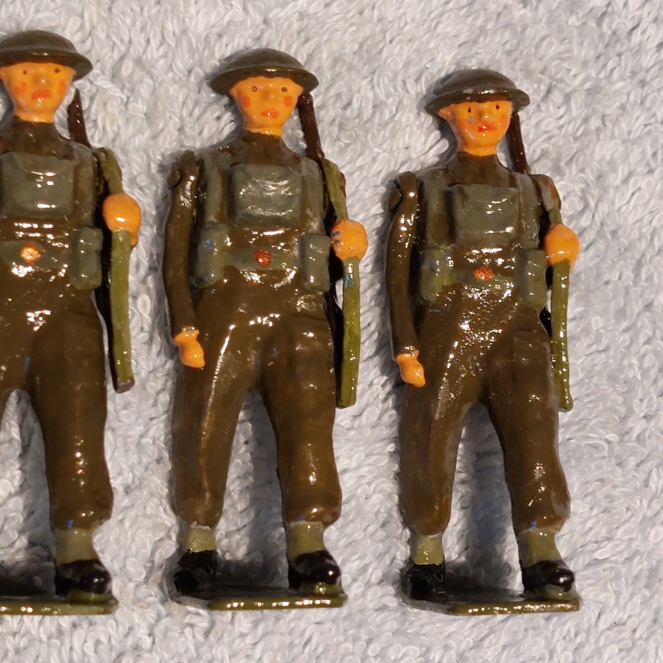 Britains painted metal 1/32 WW2 British Army good recast toy soldiers