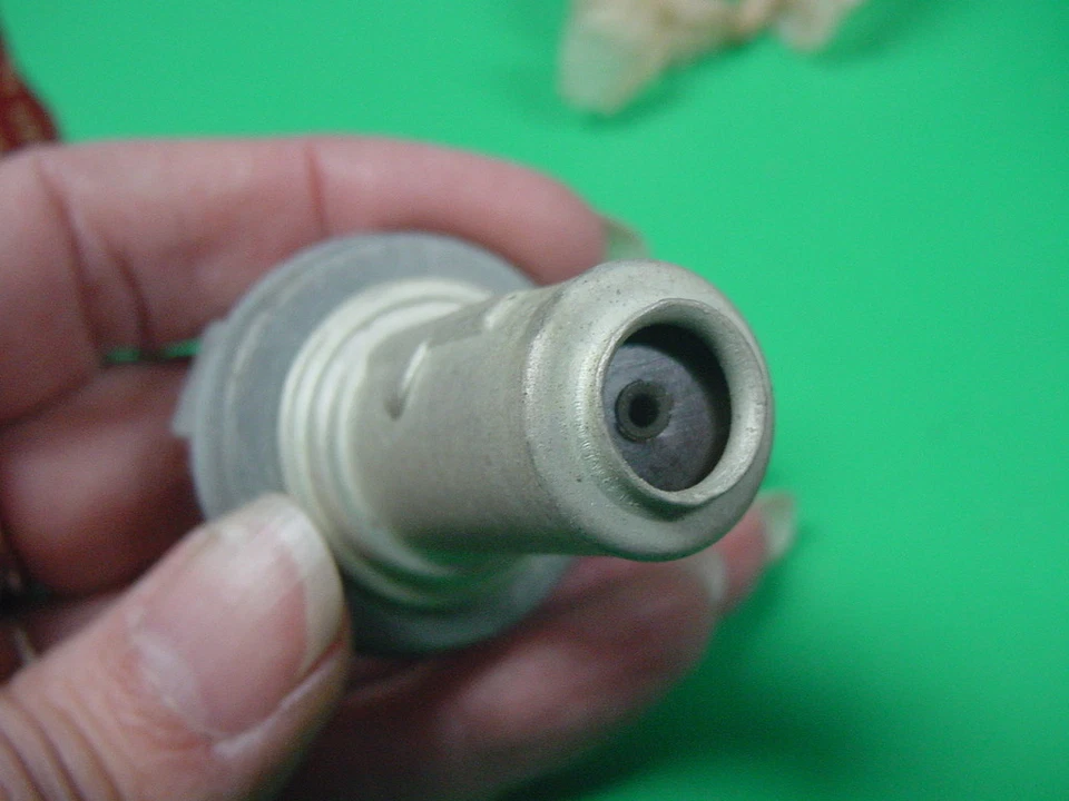 NOS LUCAS Soporte de bombilla Enchufe Humber Hawk Super Snipe para lámpara trasera de luz de parada Foto 3 de 4