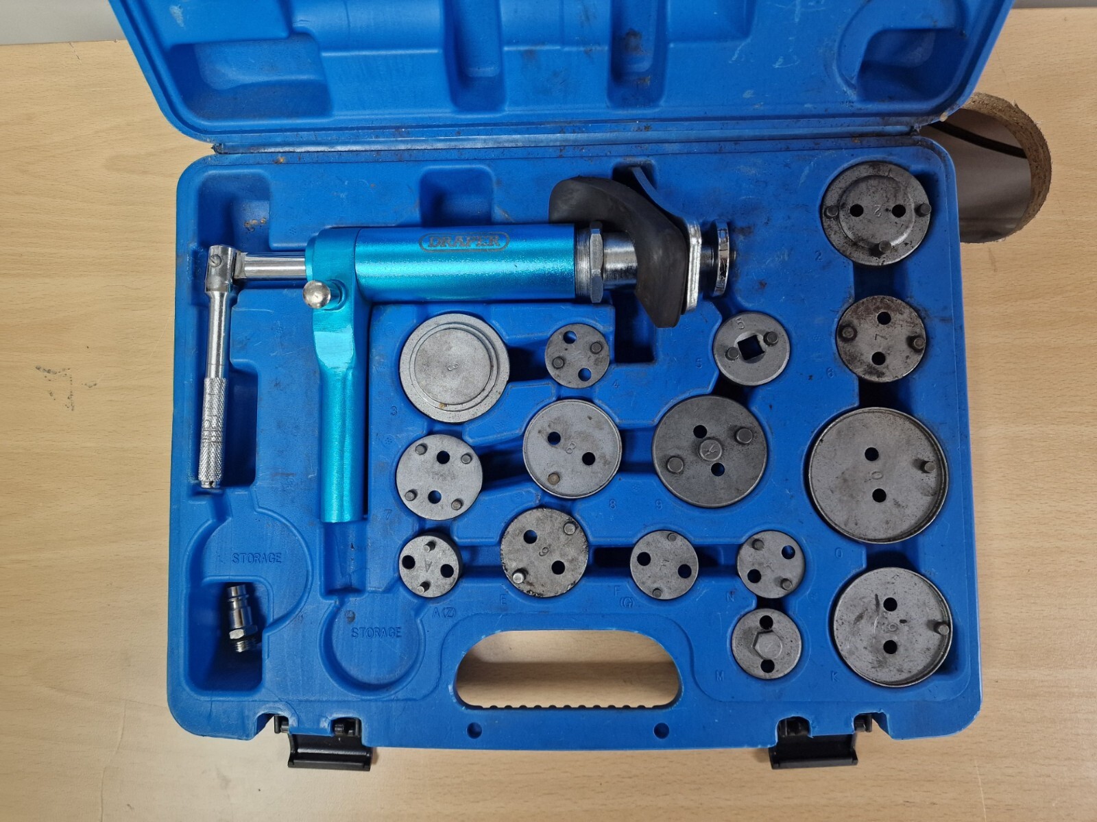 DRAPER Pneumatic Brake Caliper Wind-Back Tool Kit 16 Piece Stock No: 09443-USED