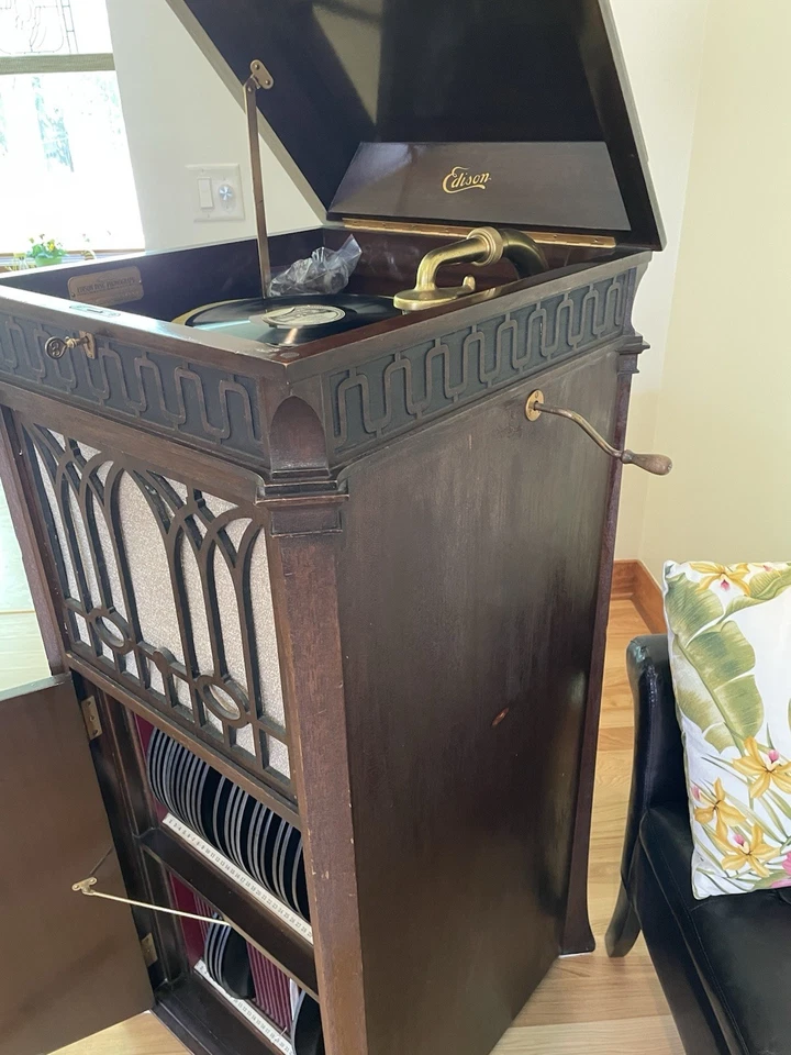 Antiguo tocadiscos Edison 1919 con 25 discos. Bonito gabinete de madera maciza raro Foto 4 de 4