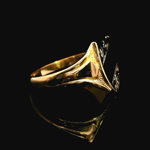Elegant 9ct Yellow Gold Shield Ring – 3.34g Smooth Band, Refined and Classic - Picture 4 of 21