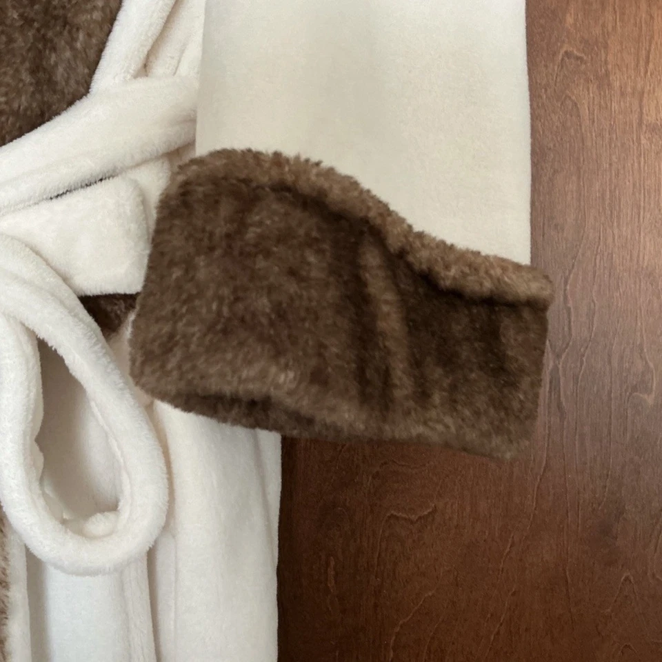 NEW Members Mark Faux Fur Hooded Plush Robe Womens L/XL Ivory Ivory Pockets Cozy - Image 4 of 4
