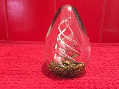 Briefbeschwerer Studio Art Glas Kegelform mit Spiraldesign + Glitzer 10 cm hoch