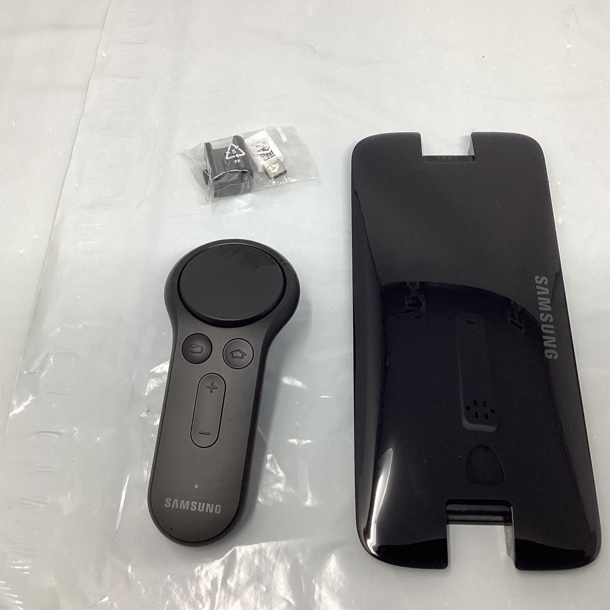 Galaxy Gear VR with controller（未使用）値下げ サムスン、コントローラー付きのVRヘッドセット「Galaxy Gear VR with