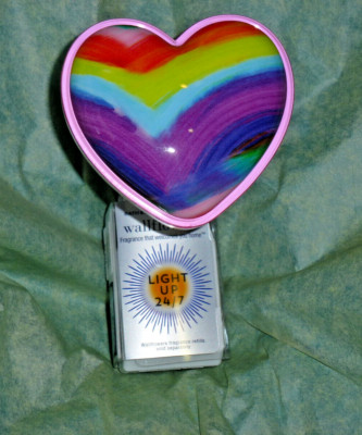 Bath & Body Works RAINBOW HEART WALLFLOWER PLUG-IN 24/7  LIGHT - NEW !