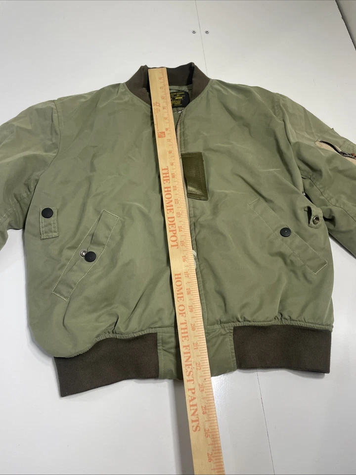 Chaqueta Bomber Flying Tigers Verde Hasta la Cintura Bolsillos Talla Mediana Foto 3 de 4