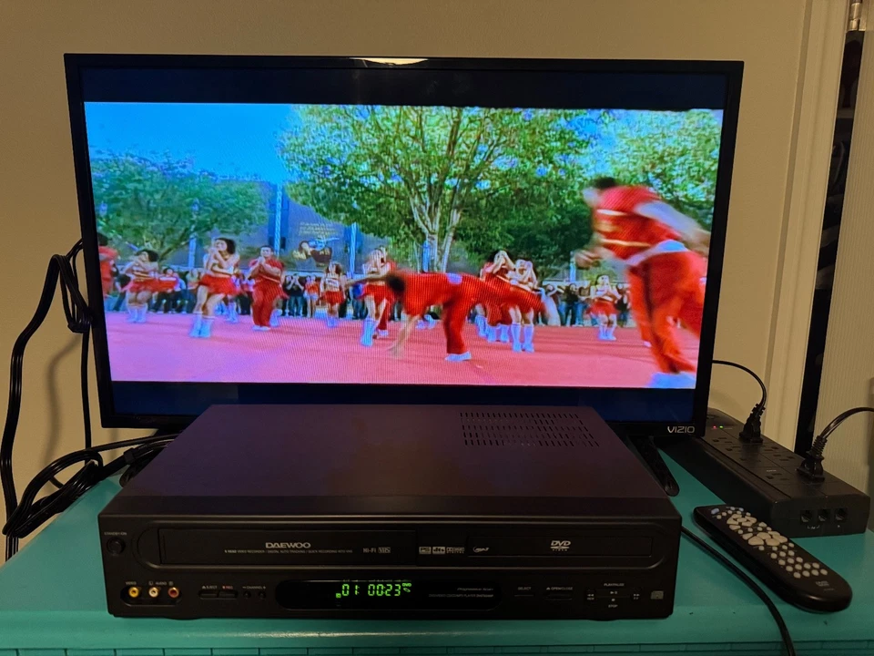 Daewoo DV6T834NP DVD/VCR MP3 Combo Hi-Fi Estéreo VHS Grabadora/Reproductor con Control Remoto Foto 4 de 4