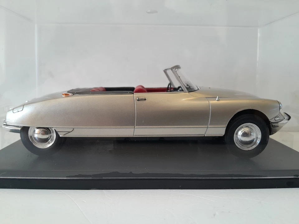 R02 1/24 Auto Vintage Citroen DS 19 Cabriolet 1963 Hachette DeAgostini Centauria - Immagine 3 di 4