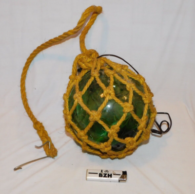 Ancienne boule flotteur pêche avec filet en corde en verre vert