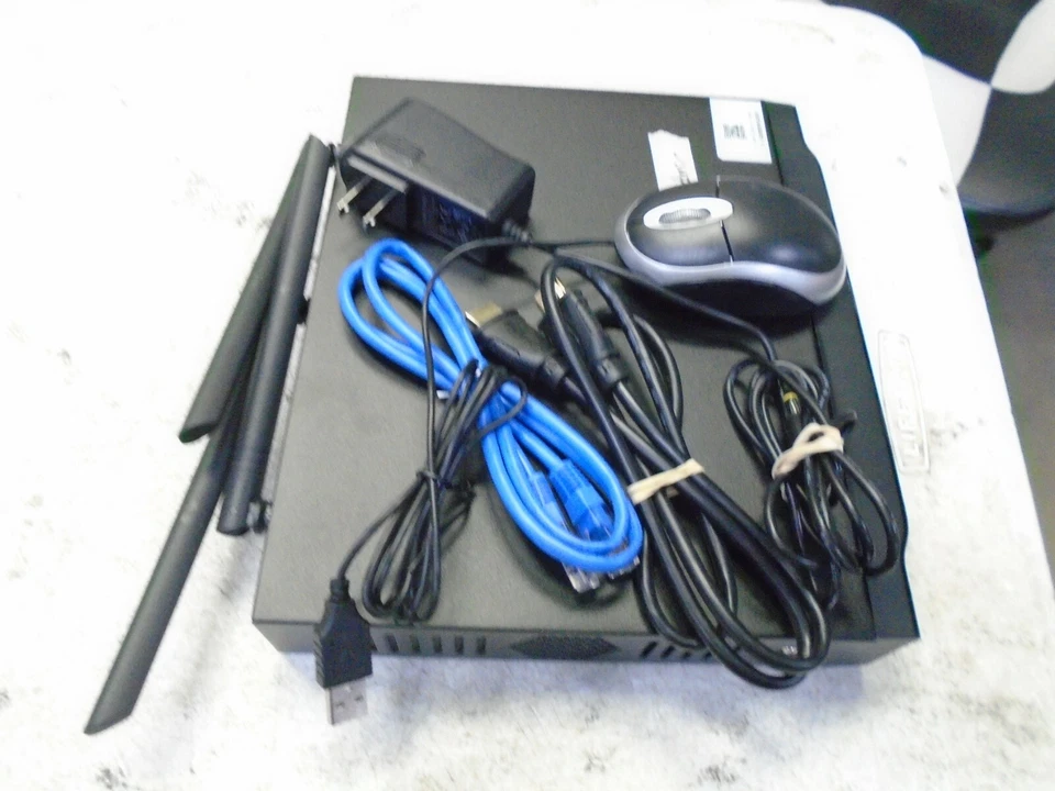 Grabadora de video en red Q-See IP HD Wi-Fi 4 canales 4 canales 3 MP QCW4 vigilancia NVR Foto 3 de 4