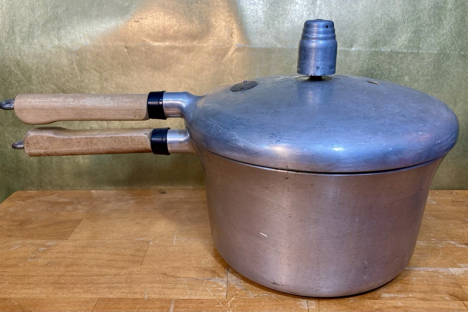VTG Presto Pressure Cooker 4 Qt With Jiggler Model 46- Wood Handles No Gasket