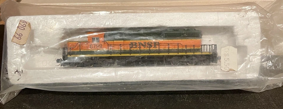 Kato Locomotive Sd40-2 Snoot BNSF 6799 N Scale Tested Runs Good Lights Work C-8 - Image 2 of 4