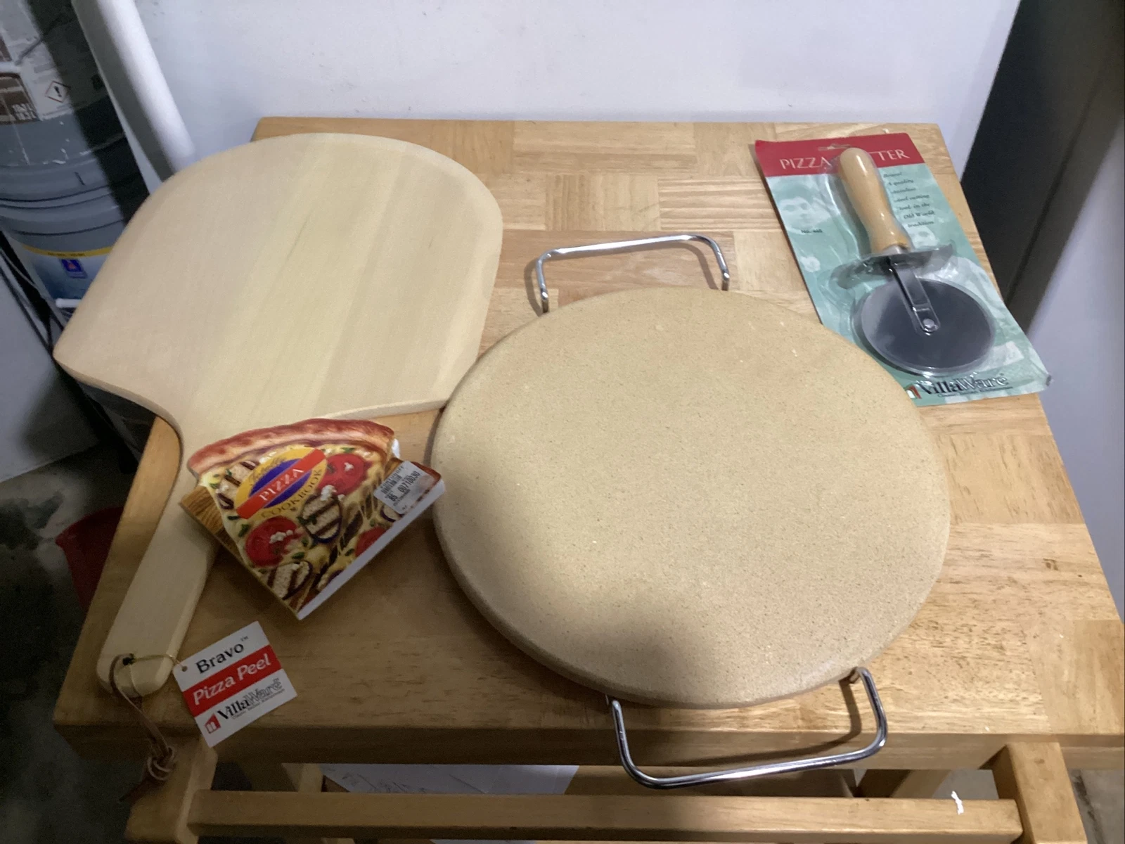 13 Inch Pizza Stone and Pizza Peel Set, VillaWare Bravo 4 Piece Baking Set A
Opens in a new window o