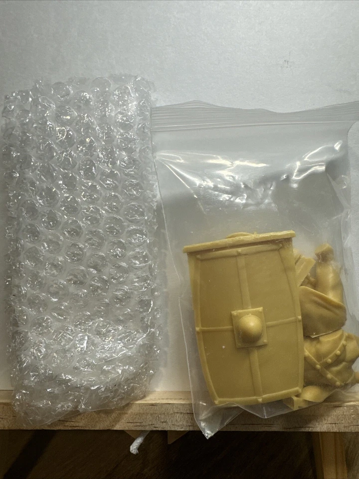 Verlinden 120mm (1/16) Roman Gladiator with Sword and Shield Vignette w/Base 953 - Image 4 of 4