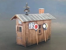 Plus Model 1/35 Railway Guard House Railroad Caretaker Wooden Hut (w/Decals) 593