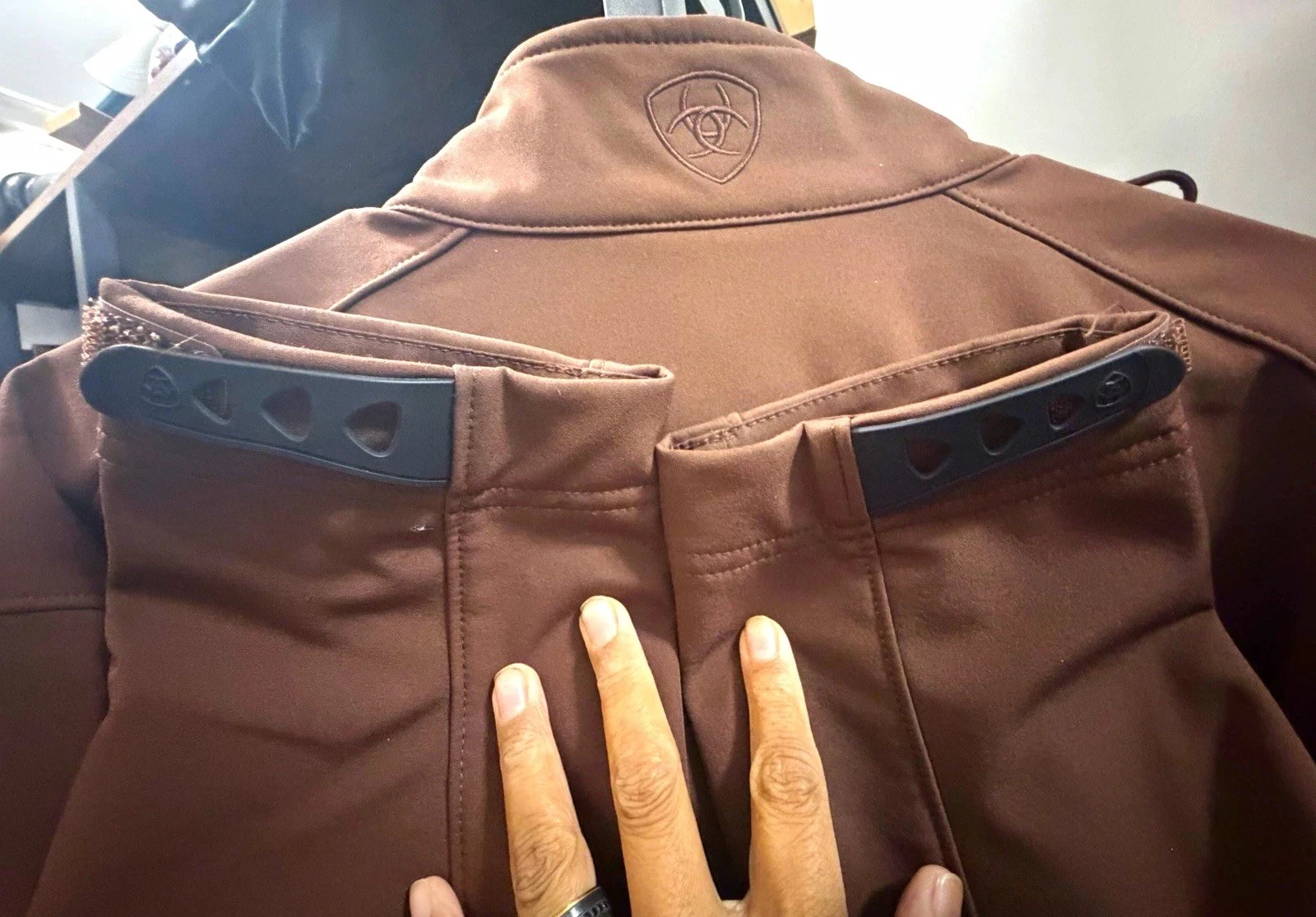 Ariat Chimayo Collection Men's Brown Softshell Full Zip Jacket Stand-Up L - product detail image 4