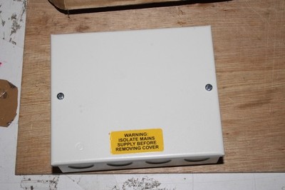 elektrische Anschlussdose aus Metall für Alarmanlagen und Zugangssysteme