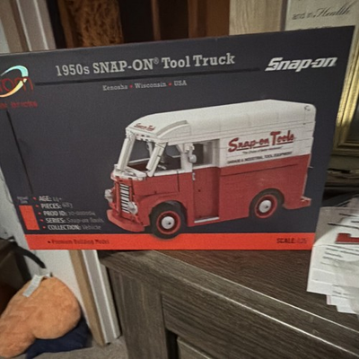 #ad Snap on 1950s Tool Truck Premium Building Model Unassembled Kit 1:25 Red White $200.00