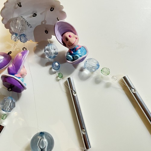 Alice Young oyster Baby oyster Sun catcher Wind chime Rainbow maker Disney store - Picture 9 of 18