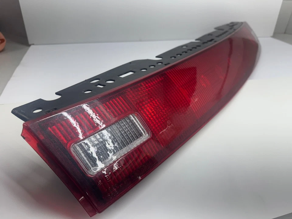 Porsche 911 993 Carrera 1995 1996 1997 1998 reflector central OE usado 99363114000 Foto 2 de 4