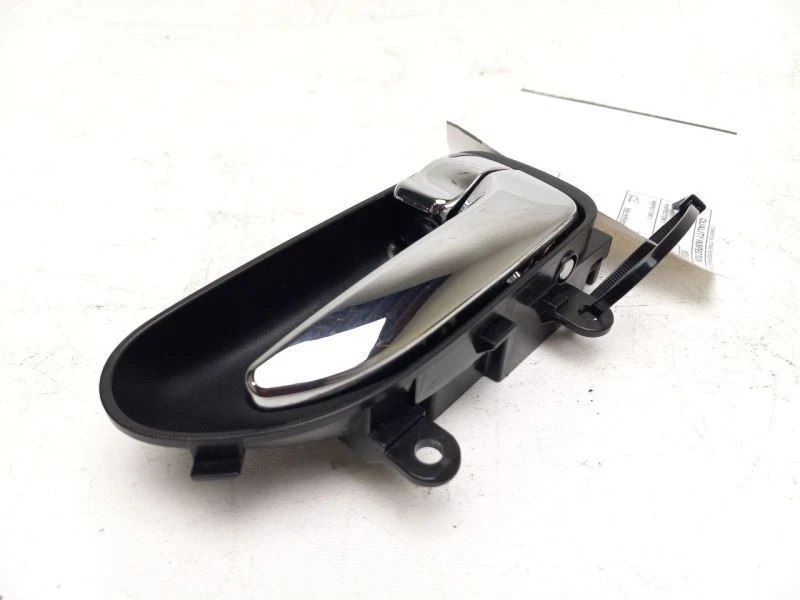 Manija de puerta interior trasera derecha Nissan Rogue 2011-2014 OEM 47466  Foto 3 de 4
