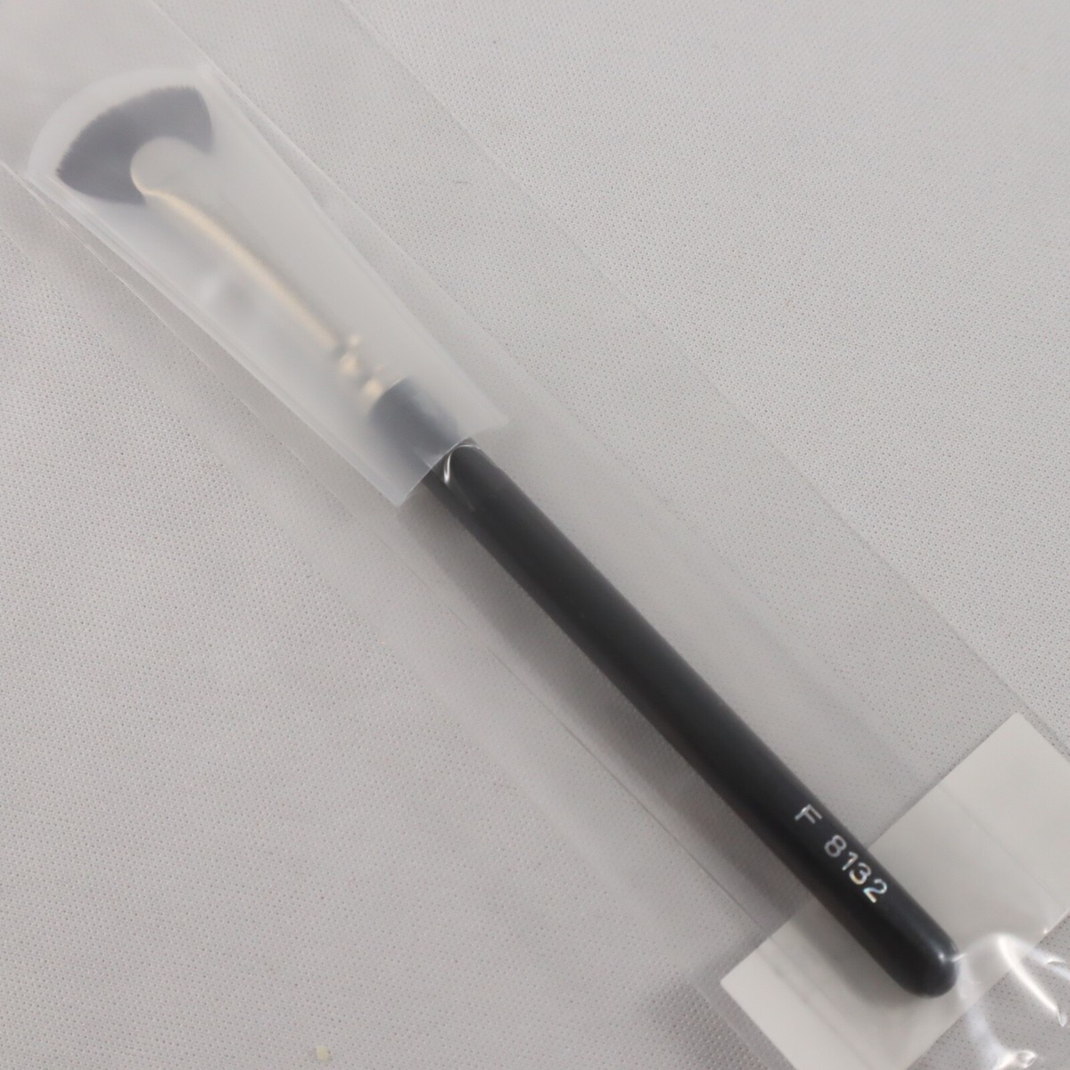 Hakuhodo F8132N Short Fan Eyeshadow Brush Hakuhodo F8132N Short Fan Eyeshadow Brush