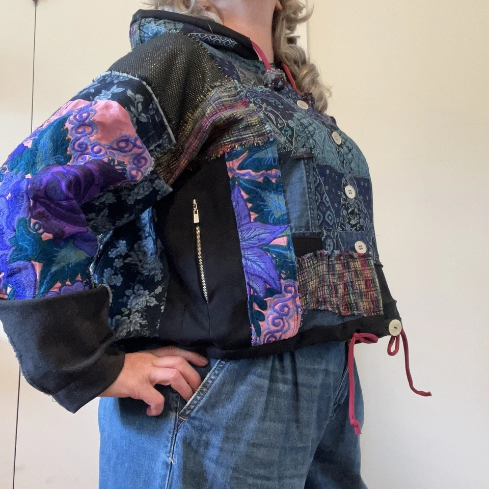 Sudadera con Capucha Reciclada Edgy Tela Retazos Deshilachada Apocalíptica XS-XL Foto 2 de 4