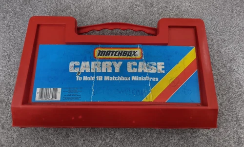 Vintage Matchbox toy carry case 18 car holder red 1985
