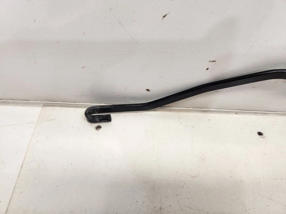 2015 Chevrolet Malibu (Sedan) LS Passenger Right Wiper Arm - Image 4 of 4