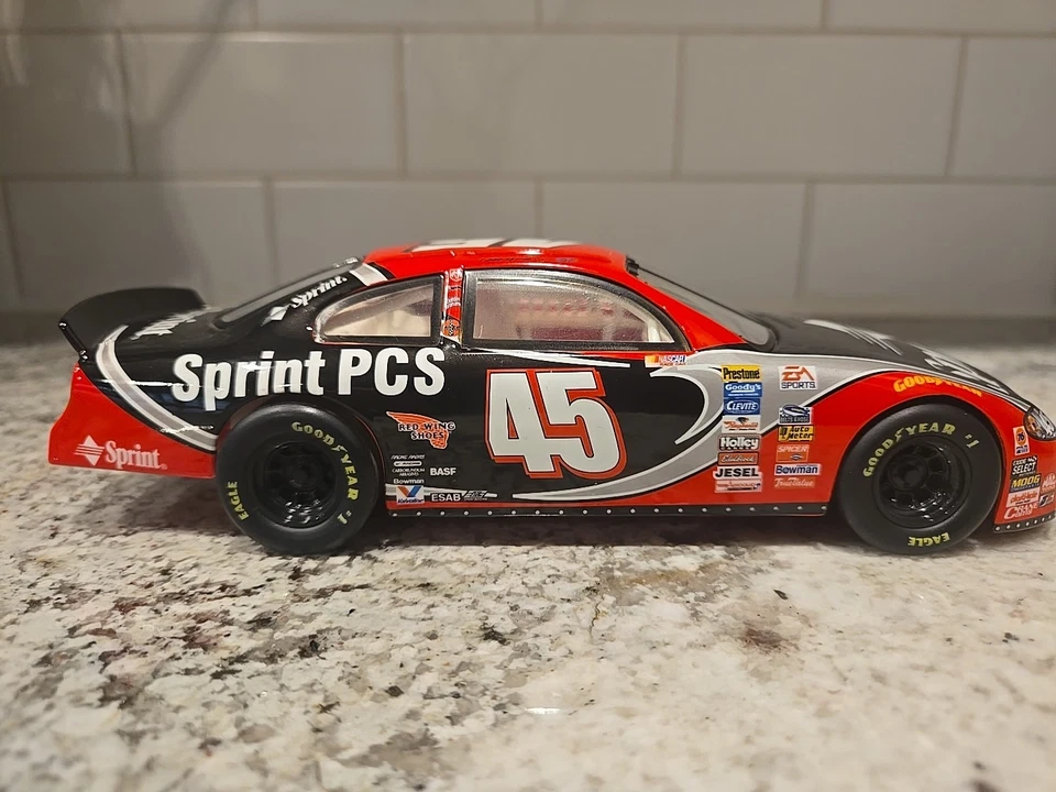 Vintage Die Cast #45 Kyle Petty Sprint PCS NASCAR 1:24 Race Car Dodge ,Hotwheels - Image 4 of 4