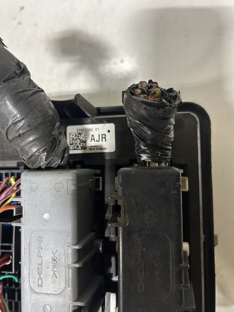 2012-16 Chevrolet Impala Fuse Box Junction OEM 22862308