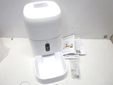 Tuya White Smart WiFi Pet Food Dispenser with Integrated IP Camera