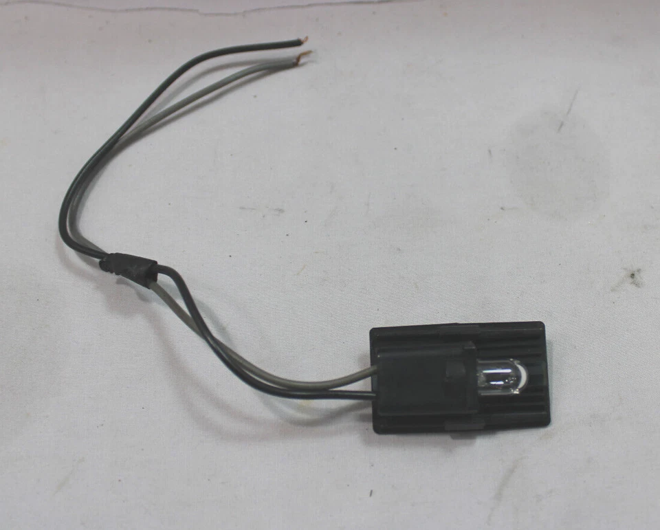 Buick Electra 1972 tablero luces de cortesía 1 en la parte superior aire acondicionado y 1 en la parte superior radio bisel Foto 3 de 4