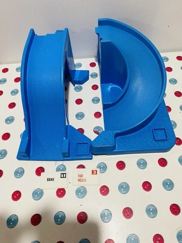 Vtg Fisher Price Little People #2500 Main Street Pair Of Blue Ramps + 2 Letters