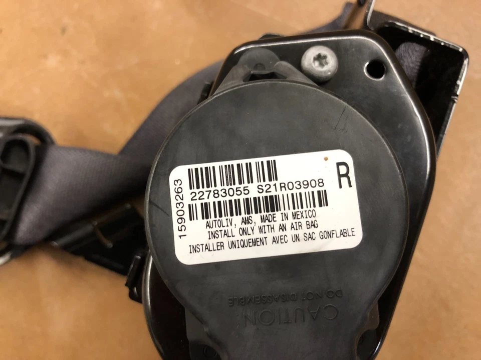 2012 chevy traverse seat belt retractor ( passenger front ) 2012-2017 gmc acadia - Image 4 of 4