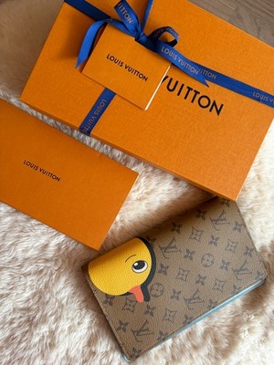 Louis Vuitton Emily Notizbuchumschlag MM LIMITED EDITION Sun Yitian Kollektion