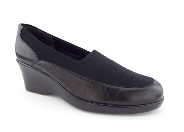 munro slip on shoes