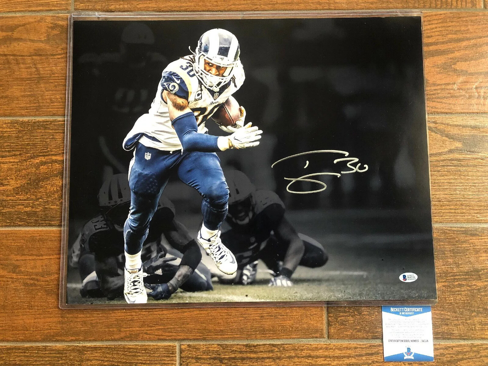 Todd Gurley Autographed Signed Los Angeles Rams Rams Authentic 16x20 Photo - Beckett BAS COA 